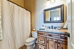 Luxury Home With Slide Pool/spa/movie Theatre 5 Bedroom Home