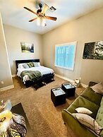 Luxury Home With Slide Pool/spa/movie Theatre 5 Bedroom Home