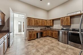 Luxury Home With Slide Pool/spa/movie Theatre 5 Bedroom Home