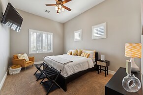 Luxury Home With Slide Pool/spa/movie Theatre 5 Bedroom Home