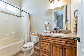 Luxury Home With Slide Pool/spa/movie Theatre 5 Bedroom Home