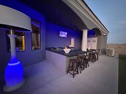 Luxury Home With Slide Pool/spa/movie Theatre 5 Bedroom Home