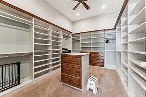 Luxury Home With Slide Pool/spa/movie Theatre 5 Bedroom Home