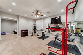 Luxury Home With Slide Pool/spa/movie Theatre 5 Bedroom Home