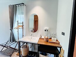 360 issara Floating Resort