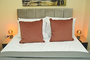 Warrington Suites by Relax Stays