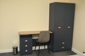 Warrington Suites by Relax Stays