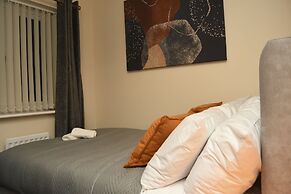 Warrington Suites by Relax Stays