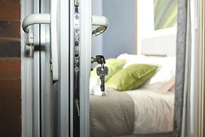 Warrington Suites by Relax Stays