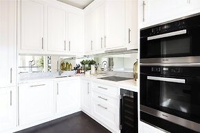 2 Bedroom Flat With Balcony