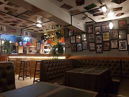 oak valley retreat homestay hostel cafe