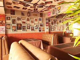 oak valley retreat homestay hostel cafe