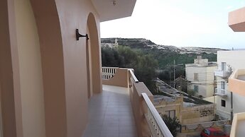 Sea and Country View 1st Floor Apartment