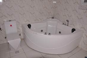 Aaliyah Royale Hotel