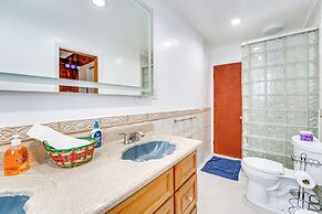 15 Mi to Dtwn Detroit: Cozy Family Home w/ Yard!