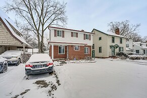 15 Mi to Dtwn Detroit: Cozy Family Home w/ Yard!