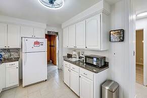 15 Mi to Dtwn Detroit: Cozy Family Home w/ Yard!