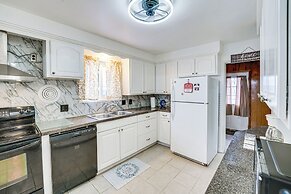 15 Mi to Dtwn Detroit: Cozy Family Home w/ Yard!
