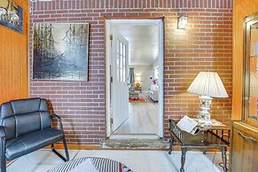 15 Mi to Dtwn Detroit: Cozy Family Home w/ Yard!