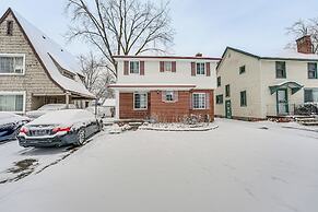 15 Mi to Dtwn Detroit: Cozy Family Home w/ Yard!