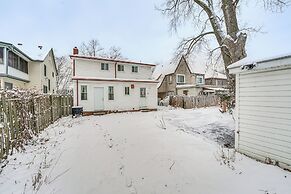 15 Mi to Dtwn Detroit: Cozy Family Home w/ Yard!