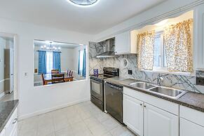 15 Mi to Dtwn Detroit: Cozy Family Home w/ Yard!