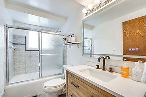 15 Mi to Dtwn Detroit: Cozy Family Home w/ Yard!