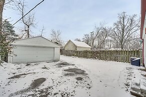 15 Mi to Dtwn Detroit: Cozy Family Home w/ Yard!