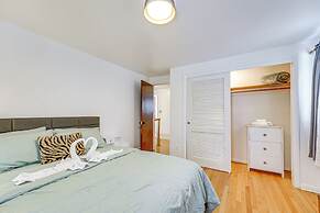 15 Mi to Dtwn Detroit: Cozy Family Home w/ Yard!