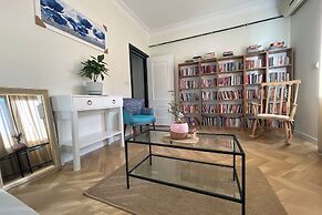 2BR2Bath Central Apt Close to Nişantaşi