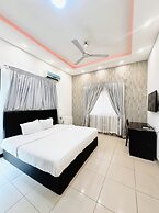 Golden Crystal Hotel