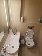 studio unit with pool and gym