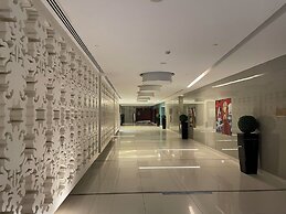 studio unit with pool and gym