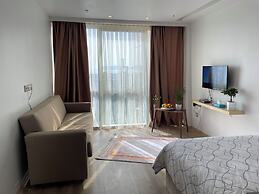 studio unit with pool and gym