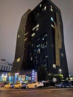 studio unit with pool and gym