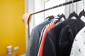 3 Bedroom Large House - Train Station