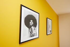 3 Bedroom Large House - Train Station