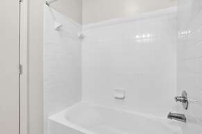 DC Charm in Crystal Apartments