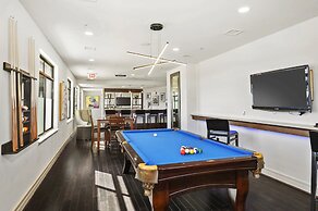 DC Charm in Crystal Apartments