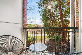 DC Charm in Crystal Apartments