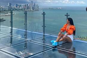 Room-sofa Bed Stay Rooftop Pool & Gym, A