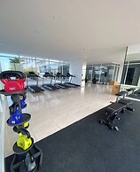 Room-sofa Bed Stay Rooftop Pool & Gym, A