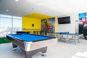 Room-sofa Bed Stay Rooftop Pool & Gym, A