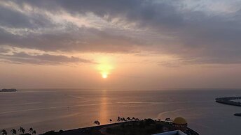 Room-sofa Bed Stay Rooftop Pool & Gym, A