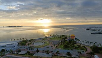 Room-sofa Bed Stay Rooftop Pool & Gym, A