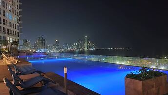 Room-sofa Bed Stay Rooftop Pool & Gym, A