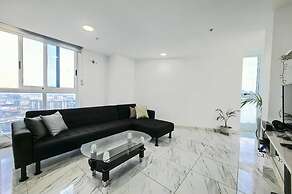 Room-sofa Bed Stay Rooftop Pool & Gym, A