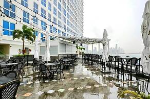 Room-sofa Bed Stay Rooftop Pool & Gym, A