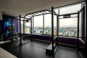 Room-sofa Bed Stay Rooftop Pool & Gym, A