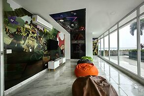 Room-sofa Bed Stay Rooftop Pool & Gym, A